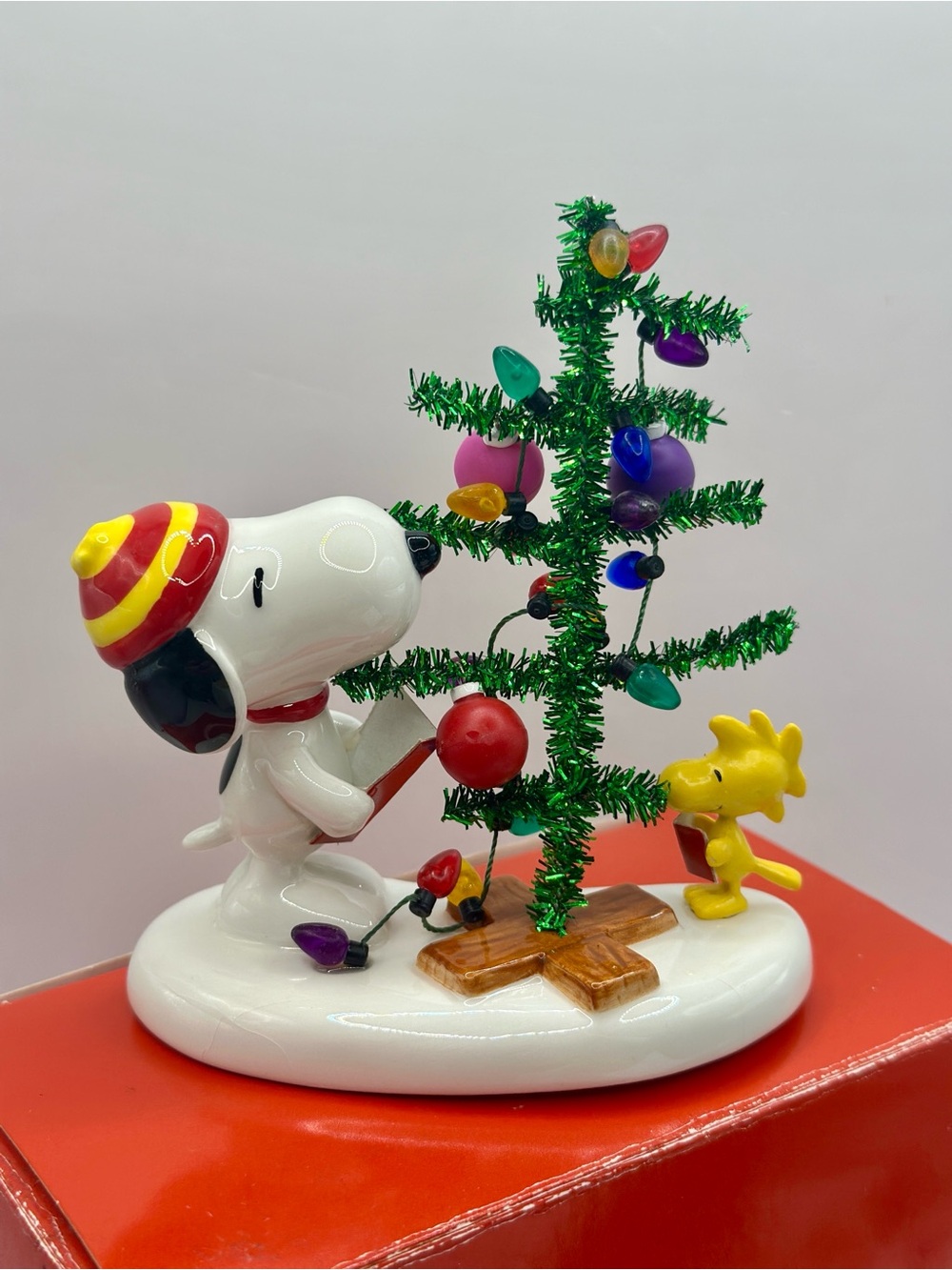 Snoopy & Woodstock Singing Carols Ceramic Christmas Tree Figurine w Box